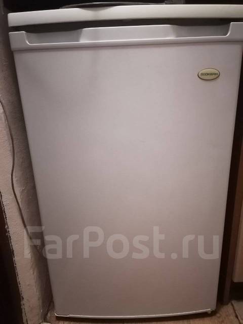 Маленький мини холодильник, б/у, в наличии. Цена: 5 000₽ во Владивостоке