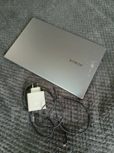 Honor MagicBook X 15. 15.6", 2,1����, ��� 8 ��, WiFi: 1, Bluetooth: 1 ����