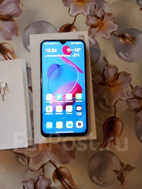 Xiaomi Mi9 SE. �/�, 64 ��, �����, 4G LTE, NFC ����