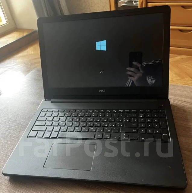 Dell Inspiron. 15.6", 2����, ��� 4 ��, ���� 256���, WiFi: 1, Bluetooth: 1, ����������� �� 6��. ����