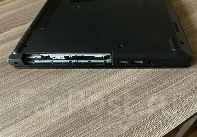 Dell Inspiron. 15.6", 2����, ��� 4 ��, ���� 256���, WiFi: 1, Bluetooth: 1, ����������� �� 6��. ����