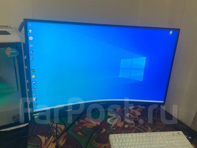 Samsung. 31.5", ���������� �� (LCD, LED, QLED) ����