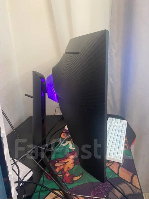 Samsung. 31.5", ���������� �� (LCD, LED, QLED) ����