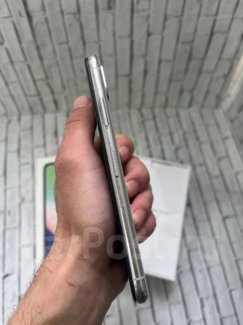 Apple iPhone X. �/�, 64 ��, �����, 4G LTE ����