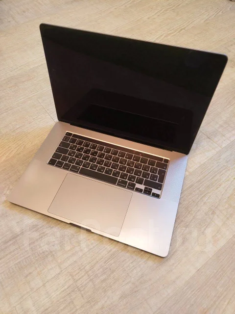 Apple MacBook Pro 16. 16", 2,6����, ��� 32 ��, ���� 512���, WiFi: 1, Bluetooth: 1 ����