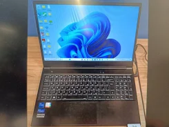 Clevo. 15.6", ��� 16 ��, ���� 512���, WiFi: 1 ����