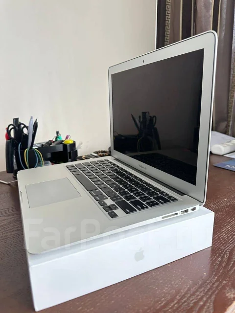 Apple MacBook Air 13 2017 Mid. 13", 1,8����, ��� 8 ��, ���� 128���, WiFi: 1, Bluetooth: 1 ����