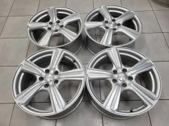 Dunlop Violento. 7.0x18", 5x114.3, ET38, �� 73,1���. ����
