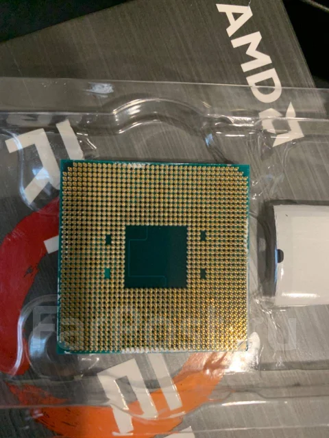 AMD Ryzen 5 Pro 2400G ����