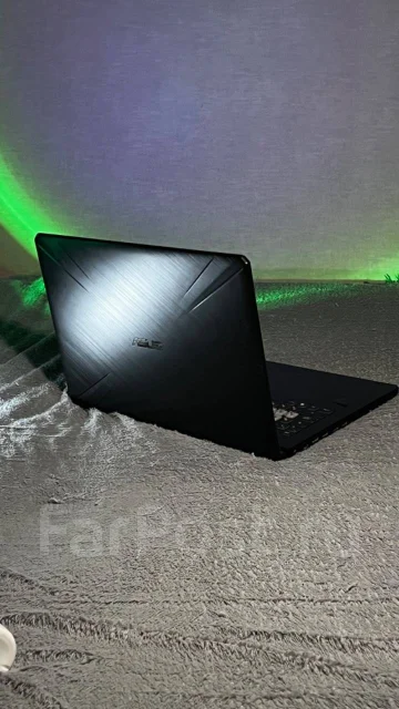 Asus TUF Gaming FX705DT. 17.3", 2,1����, ��� 8 ��, ���� 512���, WiFi: 1, Bluetooth: 1, ����������� �� 5��. ����