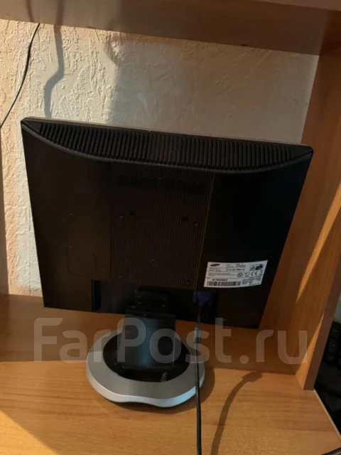 Samsung. 17", ���������� �� (LCD, LED, QLED) ����