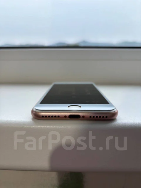 Apple iPhone 8. �/�, 64 ��, �������, 4G LTE ����