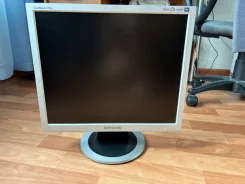 Samsung. 19", ���������� �� (LCD, LED, QLED) ����