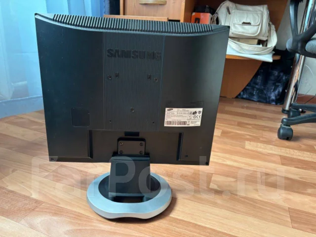 Samsung. 19", ���������� �� (LCD, LED, QLED) ����
