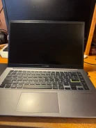 Asus VivoBook S14. 14", 2,4����, ��� 8 ��, ���� 256���, WiFi: 1, Bluetooth: 1, ����������� �� 7��. ����