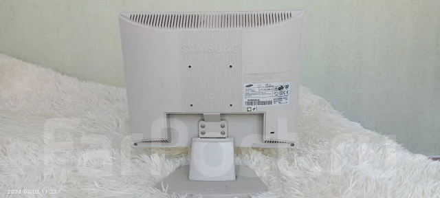 Samsung. 15", ���������� �� (LCD, LED, QLED) ����