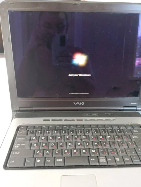 Sony VAIO. 15.3", 1,7����, ��� 1024 ��, ���� 37���, WiFi: 1 ����