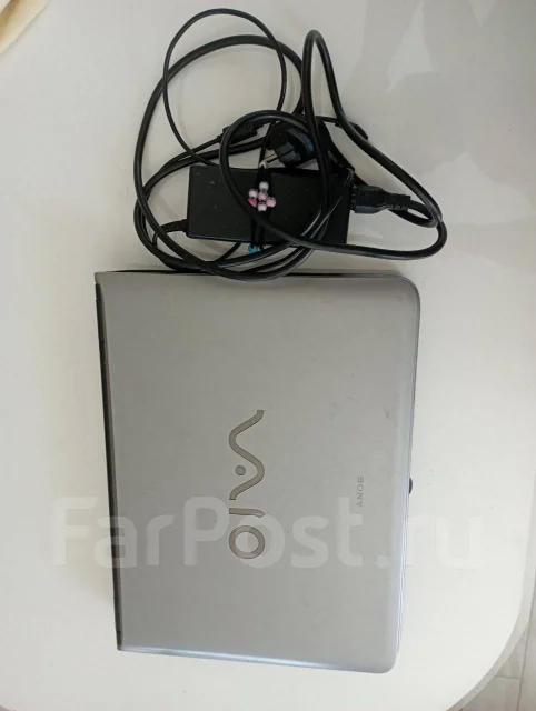 Sony VAIO. 15.3", 1,7����, ��� 1024 ��, ���� 37���, WiFi: 1 ����
