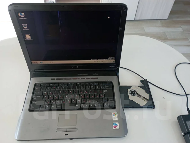 Sony VAIO. 15.3", 1,7����, ��� 1024 ��, ���� 37���, WiFi: 1 ����