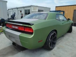 Dodge Challenger. 5.7L ����