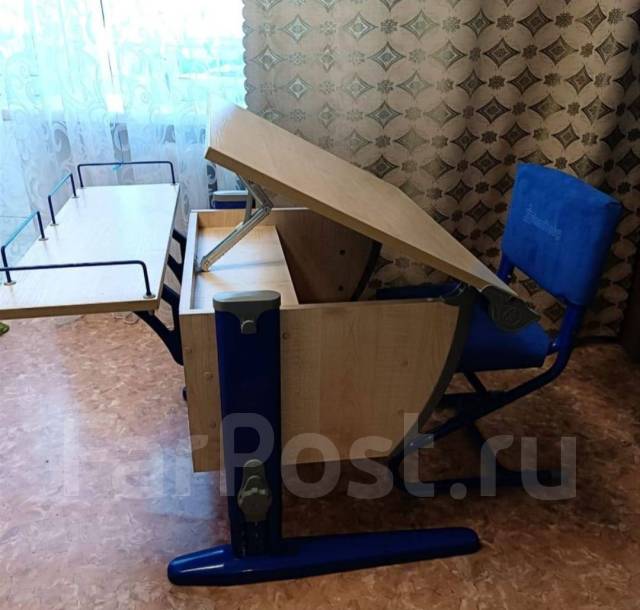 Растущая парта для школьника, бежевый, синий, б/у, в наличии. Цена: 7 ...