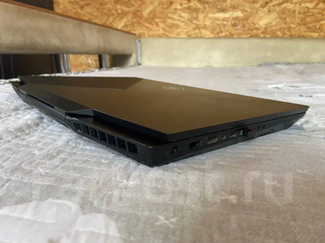 HP Omen 17. 17", 2,6����, ��� 16 ��, ���� 1 500���, WiFi: 1, Bluetooth: 1, ����������� �� 6��. ����