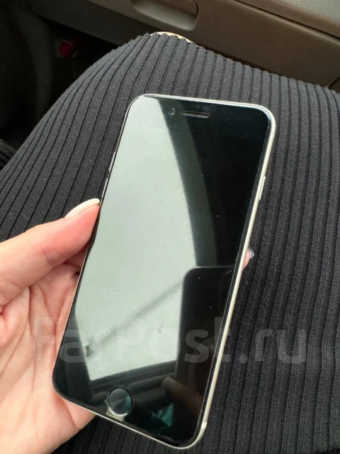 Apple iPhone SE. �����, 64 ��, ����� ����