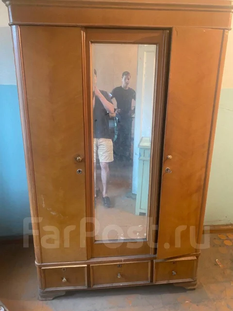 Шкаф для одежды старинный 50 х годов! Шифонер, количество дверей: 3, с ...
