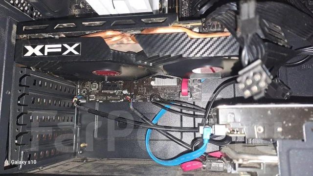 Radeon RX 590 ����