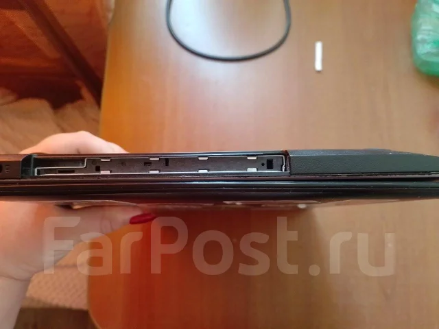 Asus S. 1,8����, ��� 8 ��, WiFi: 1, Bluetooth: 1, ����������� �� 4 000��. ����