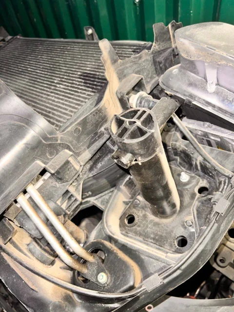 ������� audi A4 B7 8E0807105A ����