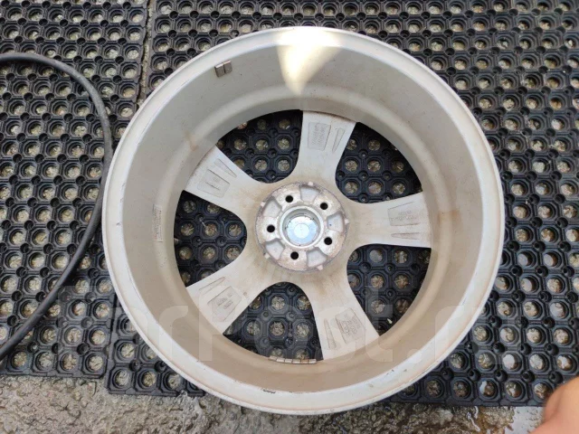 Violento. 7.0x18", 5x100, ET55 ����