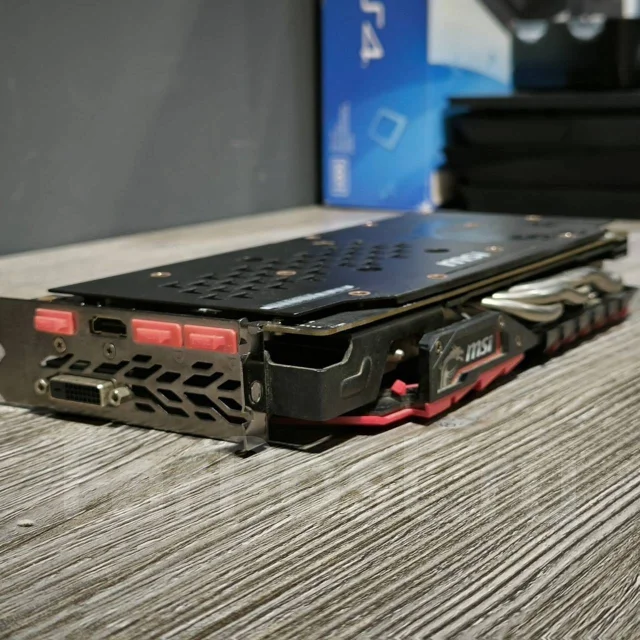 Radeon RX 580 ����