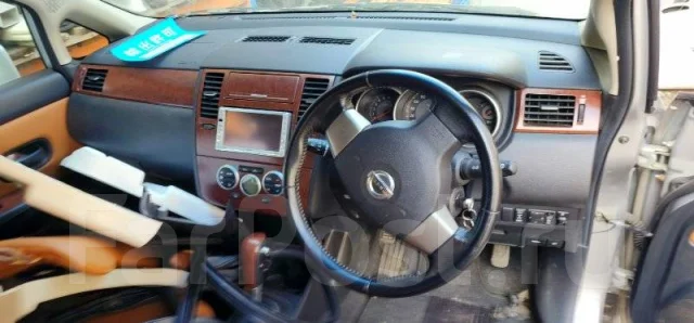 Nissan Tiida. NC11, HR15DE ����