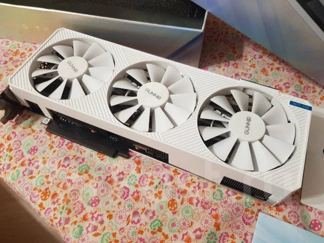 Intel Arc A770 ����