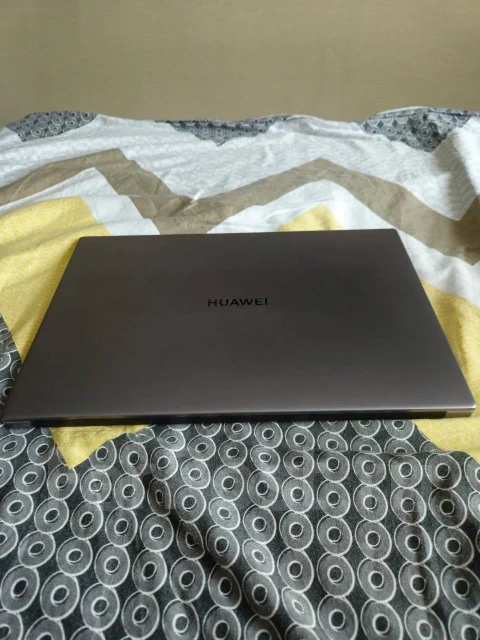 Huawei MateBook D 14. 14", 2,1����, ��� 512 ��, ���� 512���, WiFi: 1, Bluetooth: 1, ����������� �� 8��. ����