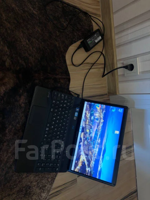 Sony VAIO. 13.5", 32����, ��� 4 ��, ���� 6���, WiFi: 1, Bluetooth: 1, ����������� �� 10��. ����