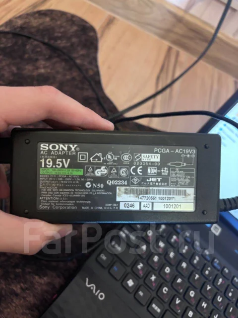 Sony VAIO. 13.5", 32����, ��� 4 ��, ���� 6���, WiFi: 1, Bluetooth: 1, ����������� �� 10��. ����