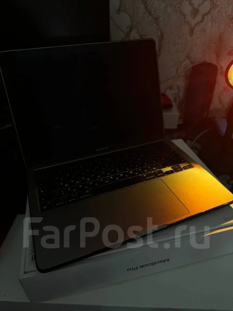 Apple MacBook Pro 13. 13.3", 8����, ��� 8 ��, ���� 256���, WiFi: 1, Bluetooth: 1 ����