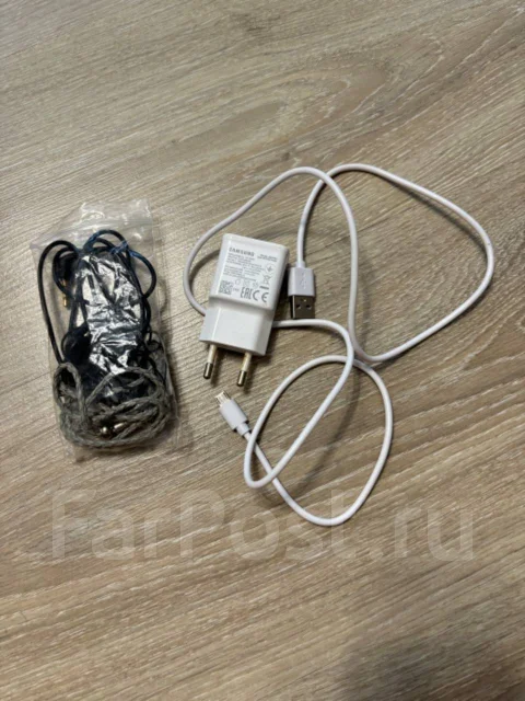 Samsung Galaxy J2. �/�, 16 ��, ������� ����
