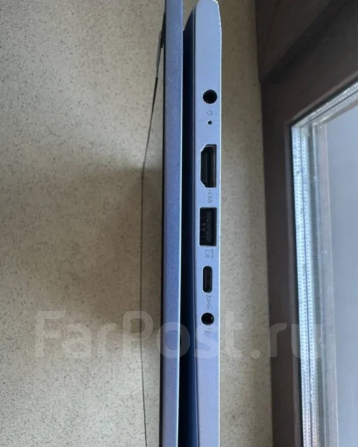 Lenovo Yoga. 14", 1,8����, ��� 16 ��, ���� 500���, WiFi: 1, Bluetooth: 1, ����������� �� 3��. ����