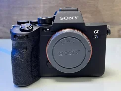 Sony Alpha ILCE-7S III Body ����