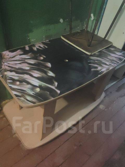 Бумажный (газетный) столик во Владивостоке