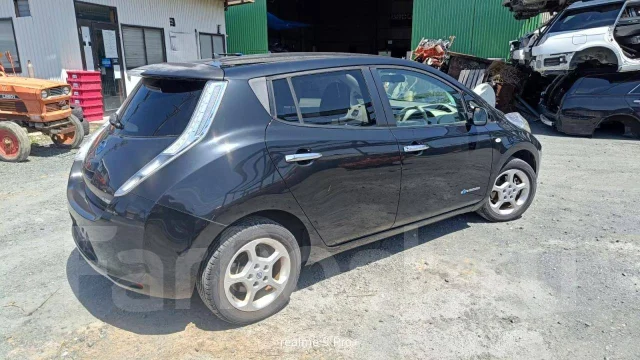 ��������� Nissan Leaf 2012 EM61 N882 ����