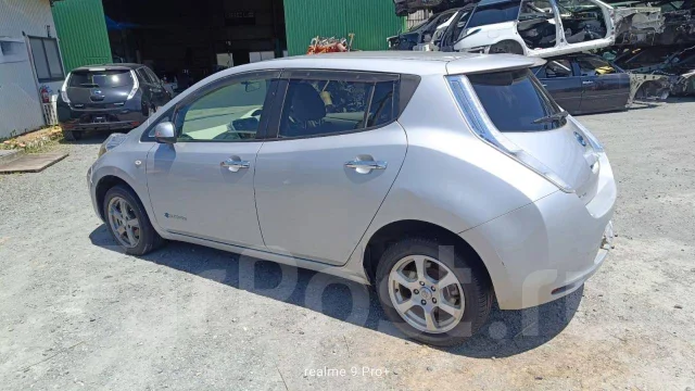 ��������� Nissan Leaf 2011 EM61 N883 ����