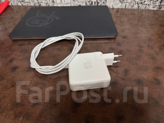 Apple MacBook Pro 13 2017 Mid. 13", 2,3����, ��� 8 ��, ���� 120���, WiFi: 1, Bluetooth: 1, ����������� �� 9��. ����