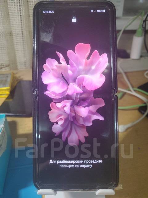 Samsung Galaxy Z Flip. �/�, 256 ��, ������, 4G LTE, NFC ����