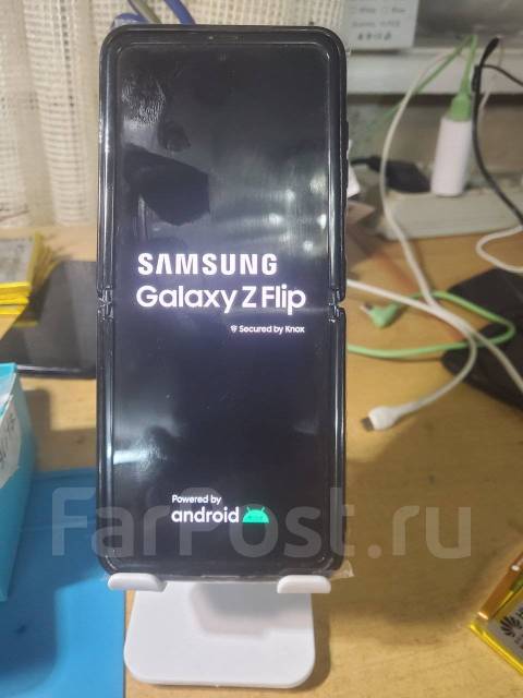 Samsung Galaxy Z Flip. �/�, 256 ��, ������, 4G LTE, NFC ����