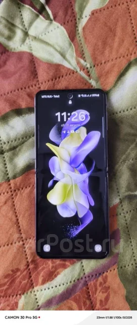 Samsung Galaxy Z Flip4. �/�, 256 ��, ����������, 4G LTE, NFC ����