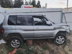Mitsubishi Pajero iO ����